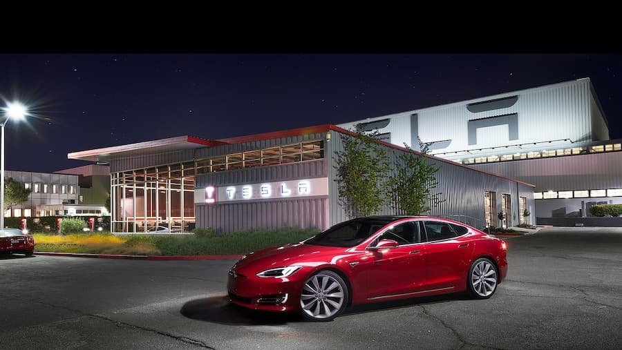 Tesla’da Dönüm Noktası: Satışlar İlk Kez Geriledi, Model S ve X Sahneye Veda Ediyor